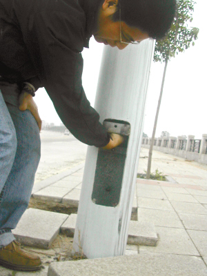 夜幕下的窃影 400余根路灯杆铜线被盗，城市照明安全敲响警钟